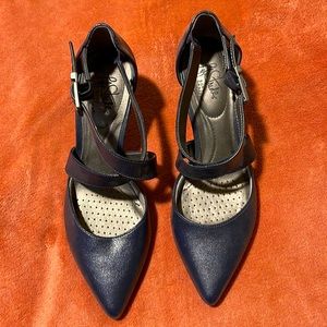 Size 7 Life Stride Navy Blue Heels
